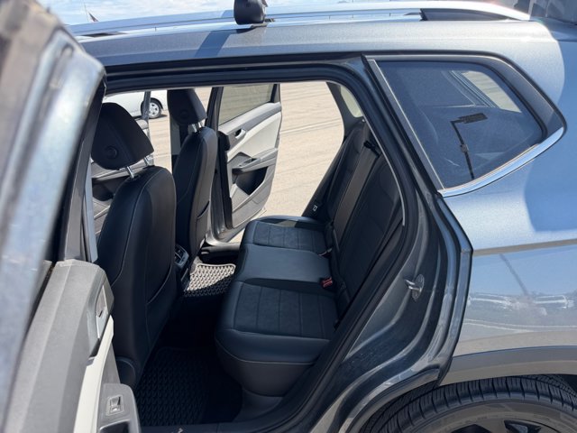 Used 2022 Volkswagen Taos SE w/ Panoramic Sunroof Package AWD/4WD image 17