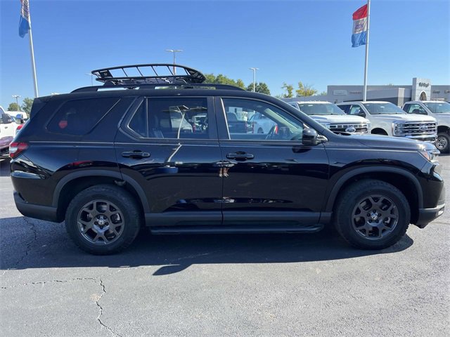 Used 2025 Honda Pilot TrailSport image 6