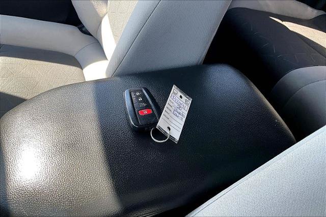 Used 2020 Toyota RAV4 XLE w/ Convenience Package FWD image 11