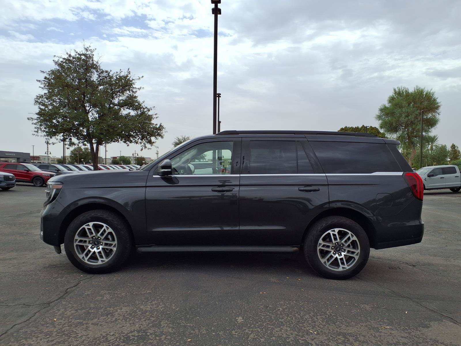 Certified 2025 Ford Expedition Active AWD/4WD image 3