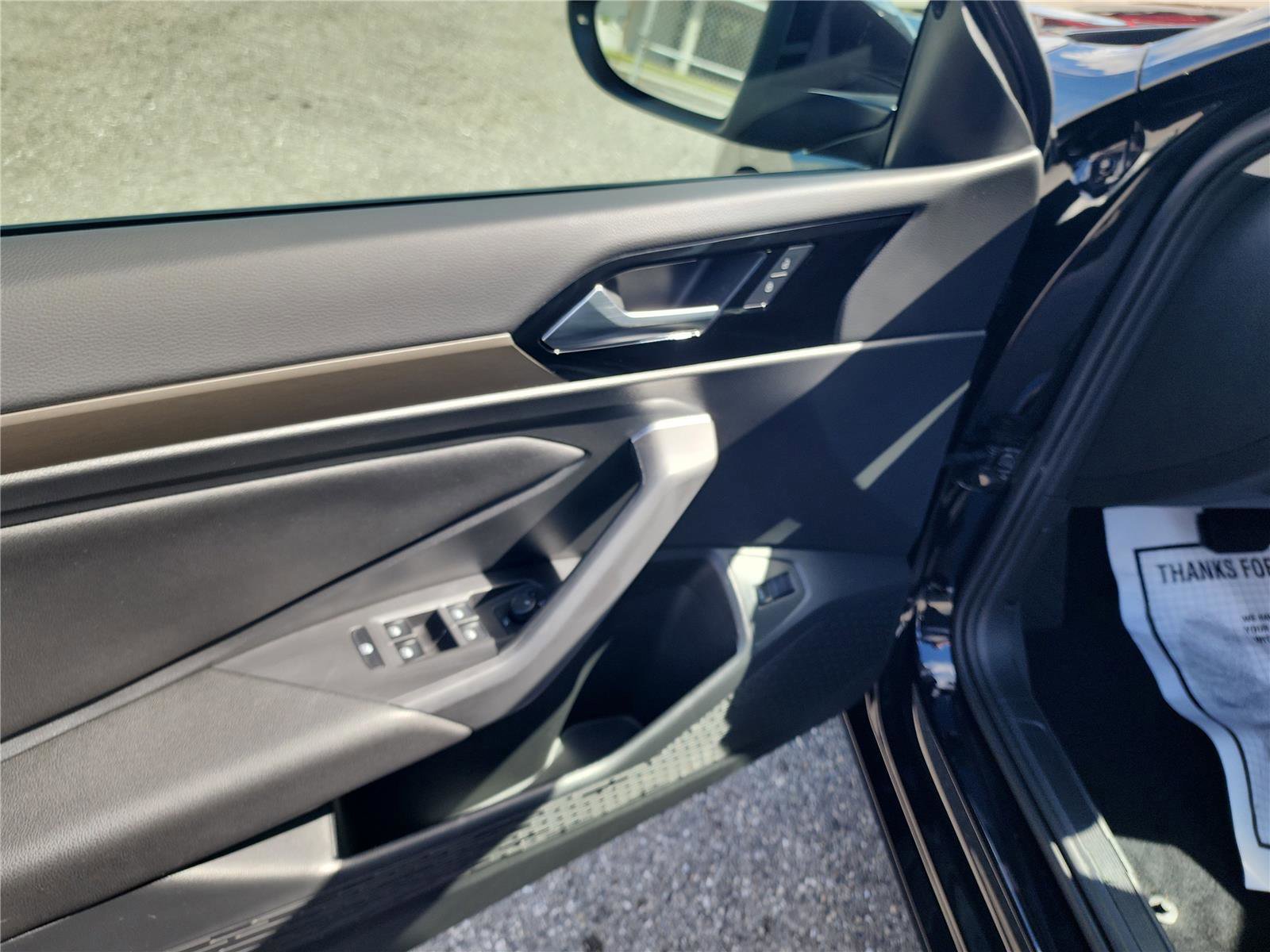 Used 2020 Volkswagen Jetta SEL Premium image 16