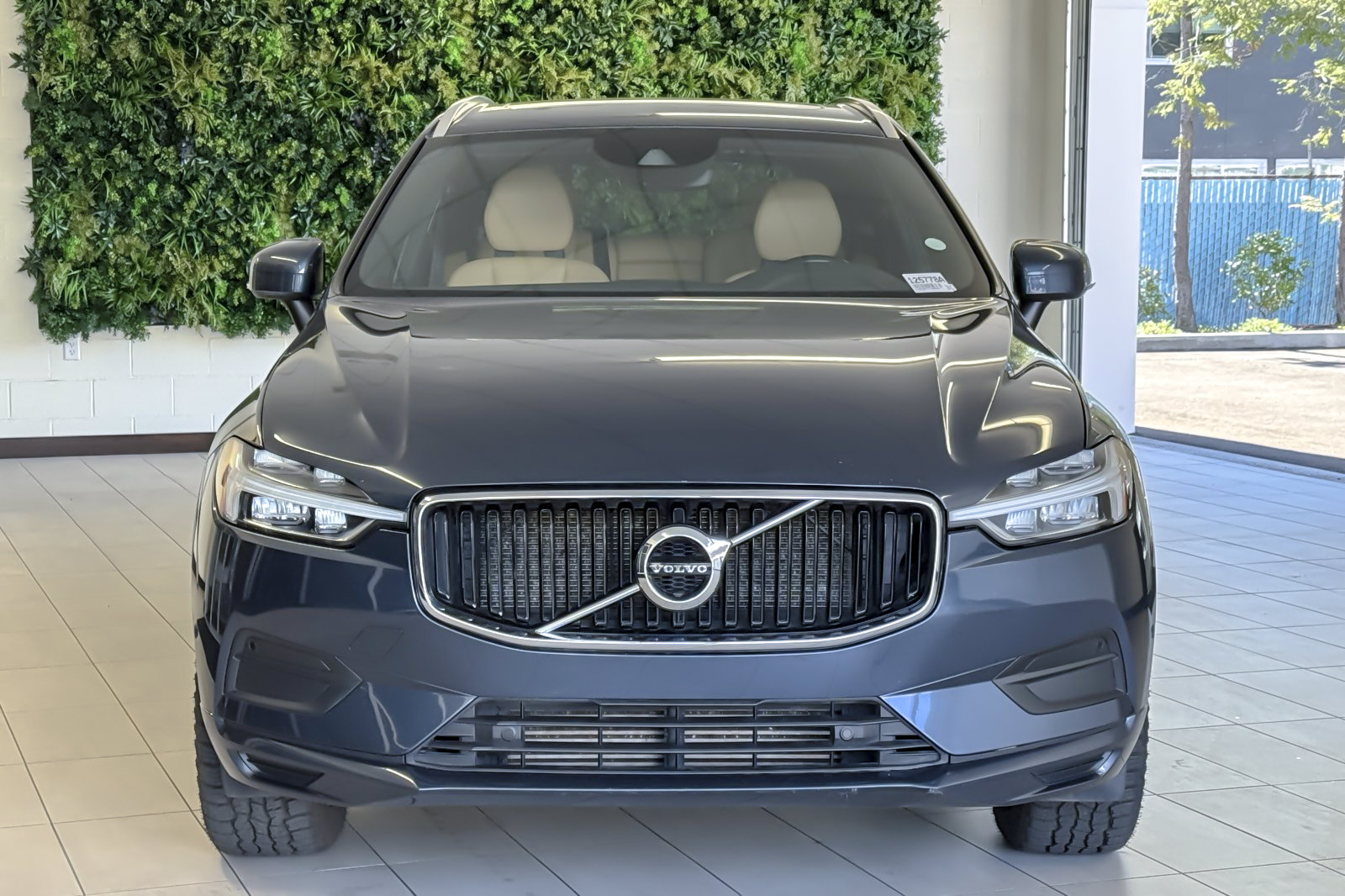 Used 2018 Volvo XC60 T6 Momentum w/ Vision Package AWD/4WD image 9