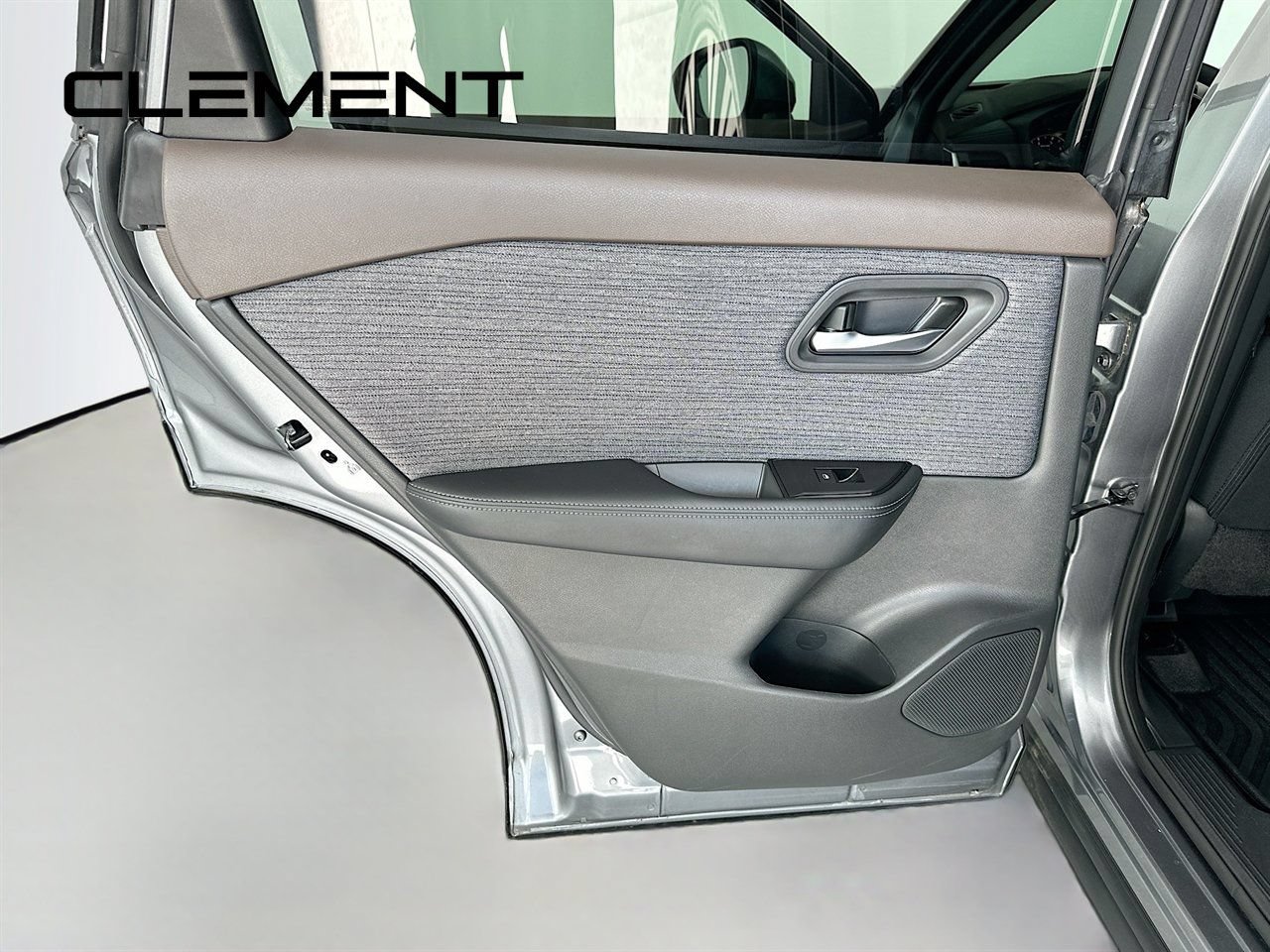 Used 2023 Nissan Rogue SV AWD/4WD image 29