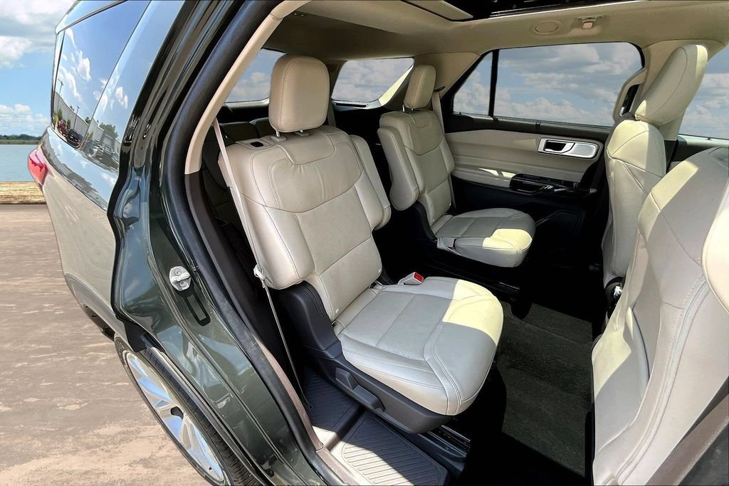 Certified 2022 Ford Explorer Platinum w/ Equipment Group 601A AWD/4WD image 27