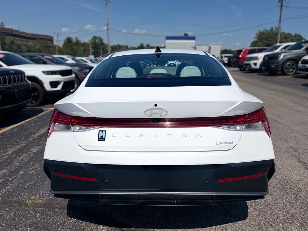 Used 2024 Hyundai Elantra Limited FWD image 8