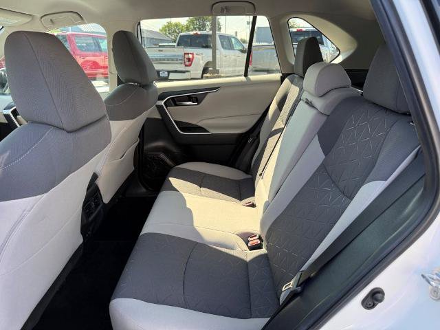 Used 2020 Toyota RAV4 XLE AWD/4WD image 17
