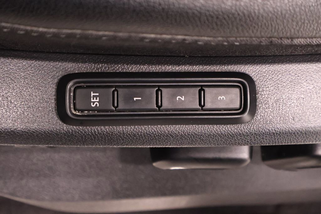 Used 2022 Volkswagen Atlas SEL R-Line AWD/4WD image 15