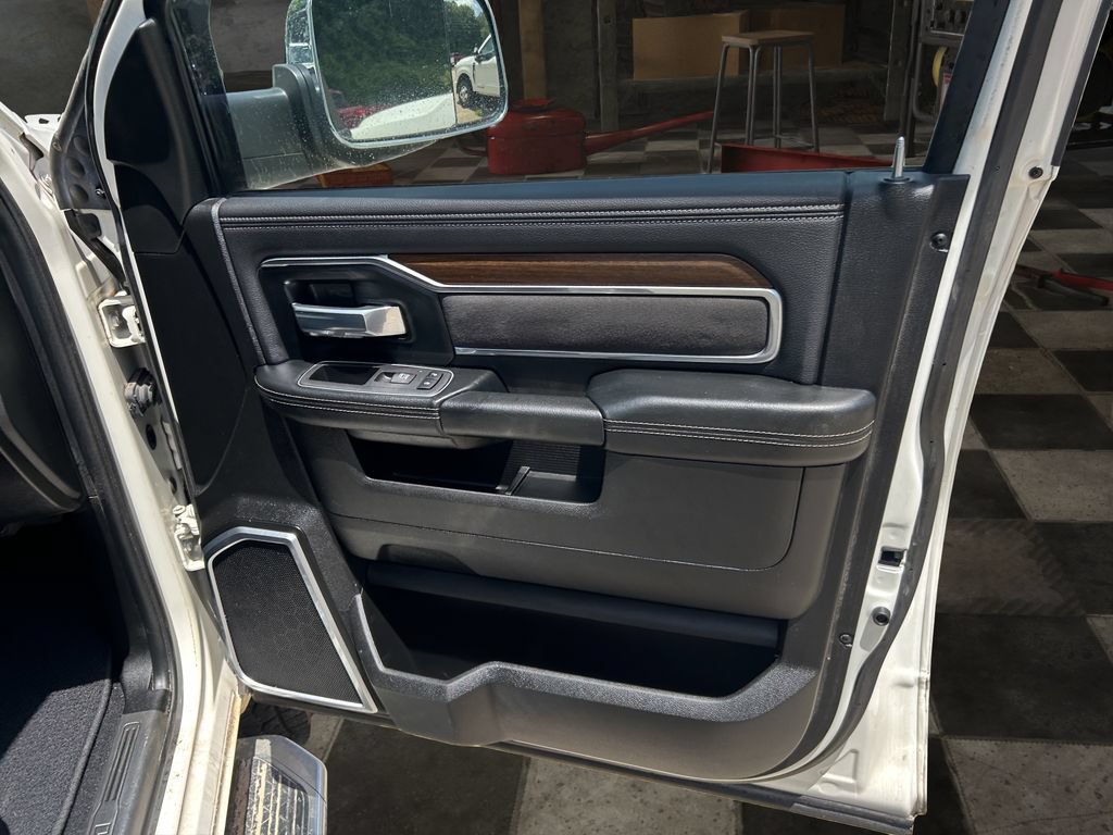 Used 2022 RAM 3500 Laramie AWD/4WD image 11