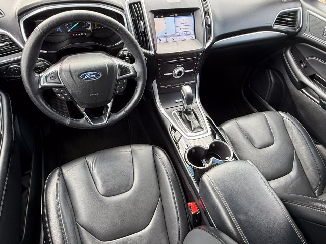Certified 2018 Ford Edge Titanium w/ Technology Package AWD/4WD image 34