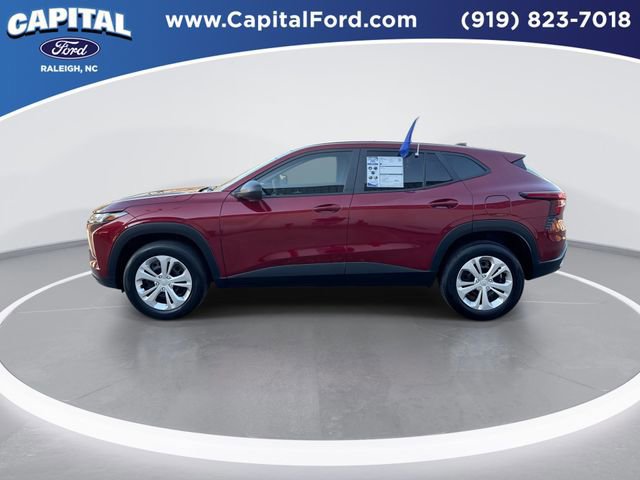 Used 2025 Chevrolet Trax LS image 3