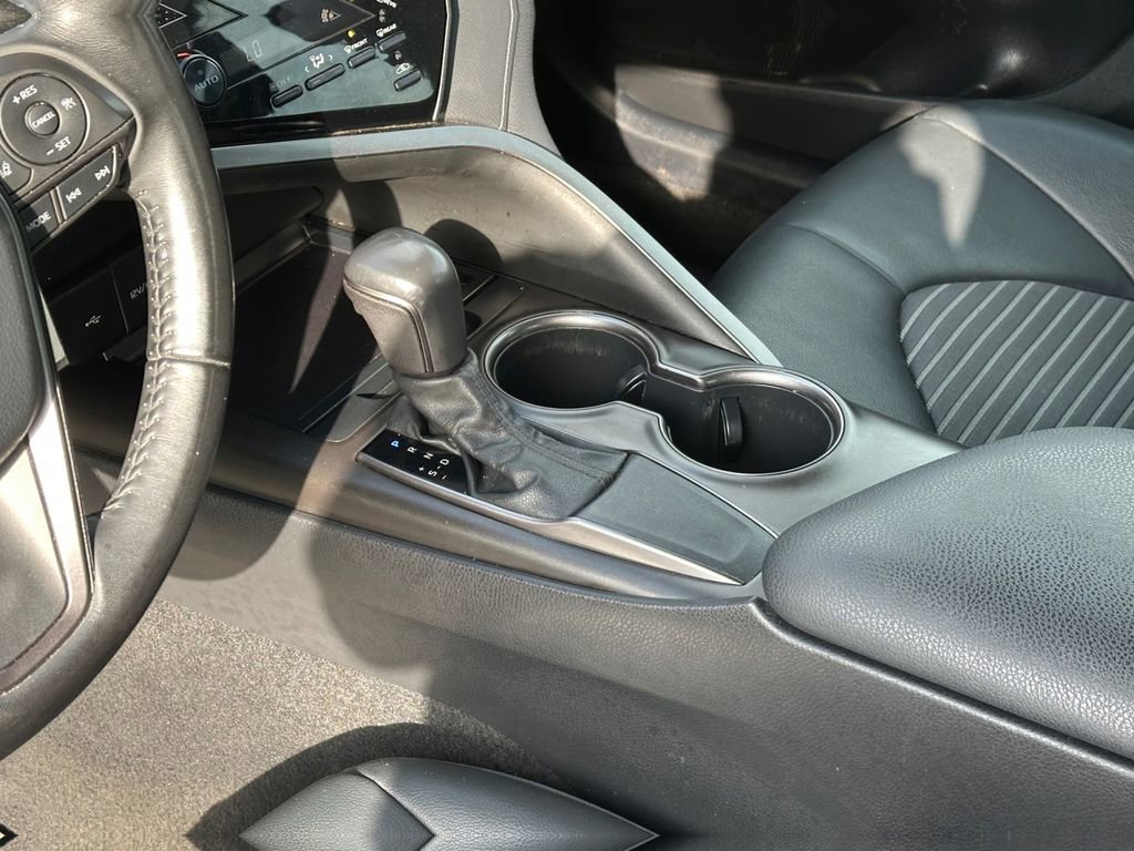 Used 2021 Toyota Camry SE image 16
