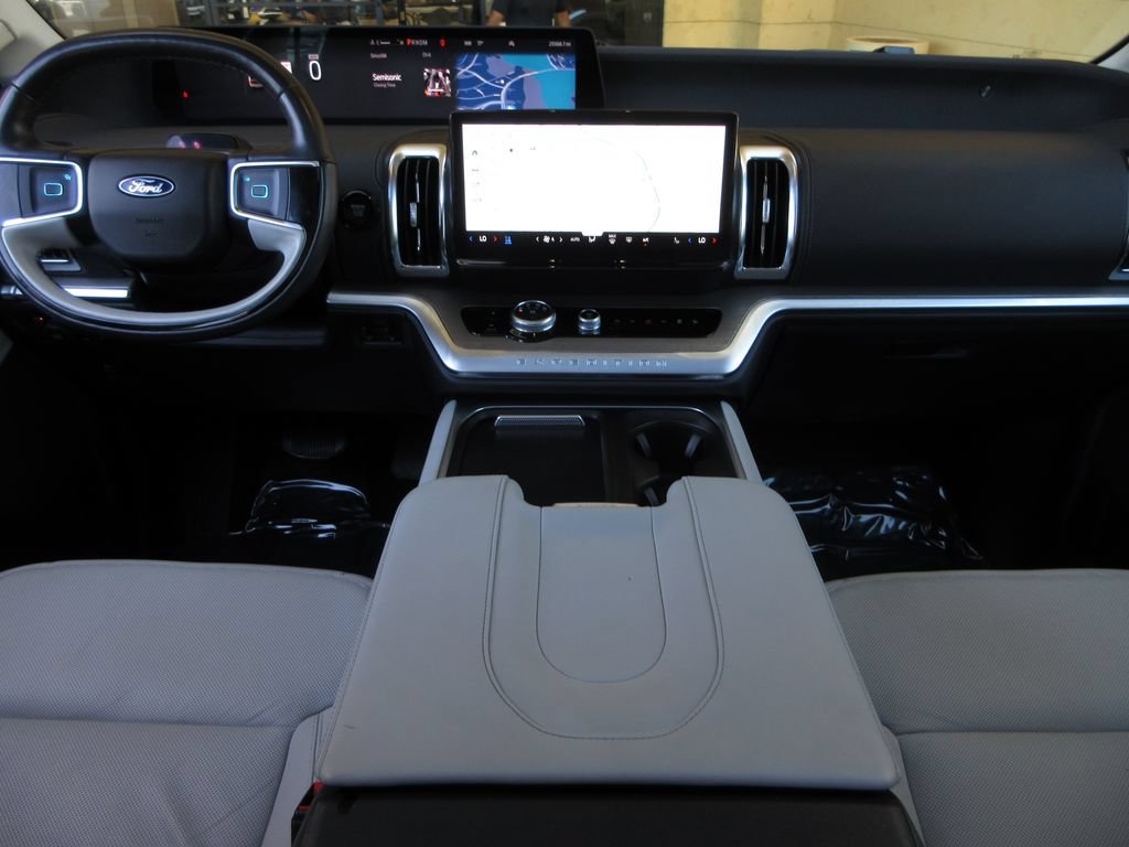 Certified 2025 Ford Expedition Max Platinum w/ Driver's Package AWD/4WD image 18