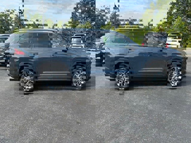 Used 2025 Toyota Grand Highlander AWD image 2