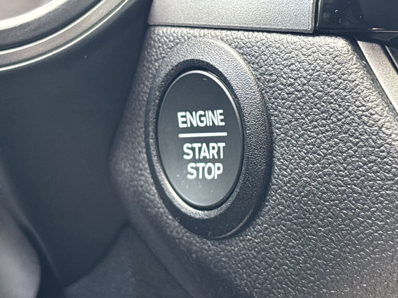 Certified 2025 Ford Escape Active AWD/4WD image 28