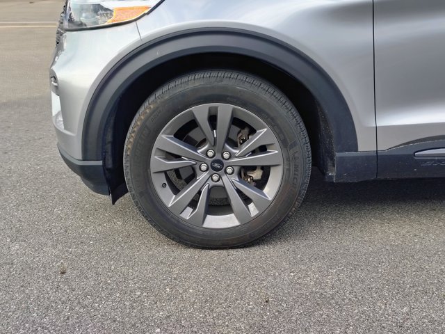 Certified 2021 Ford Explorer XLT w/ Equipment Group 202A AWD/4WD image 8