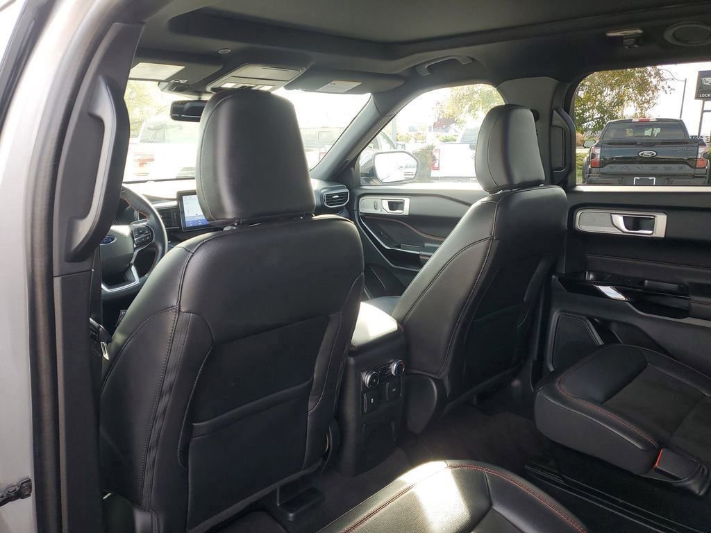 Certified 2023 Ford Explorer ST-Line image 12