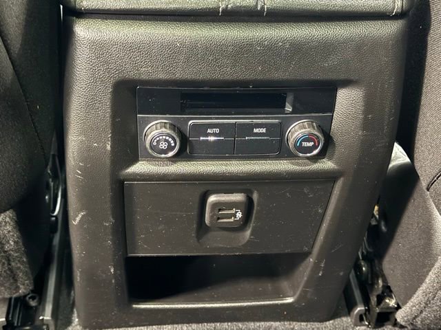 Used 2022 Chevrolet Traverse LT image 35