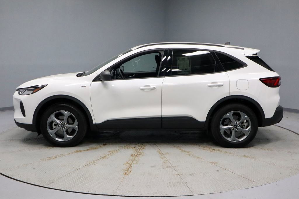 Certified 2025 Ford Escape ST-Line w/ Tech Pack #1 AWD/4WD image 9