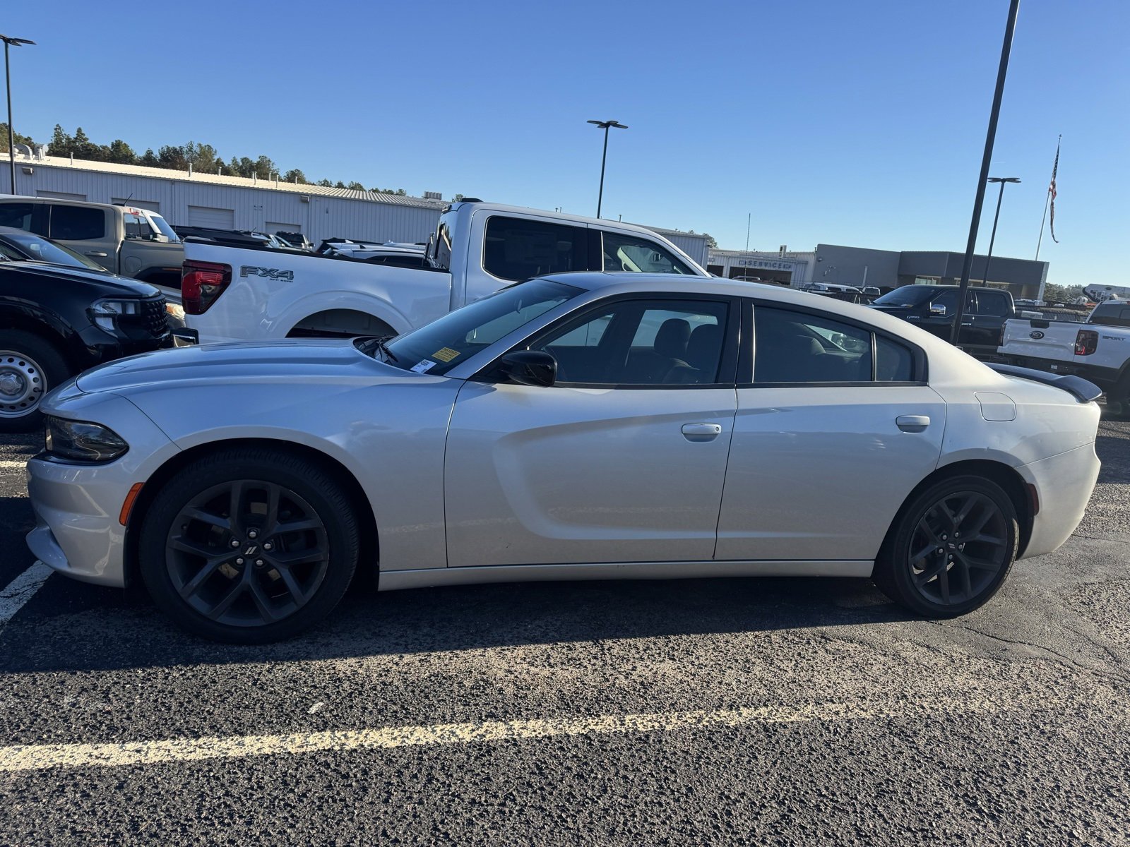 Used 2019 Dodge Charger SXT image 4