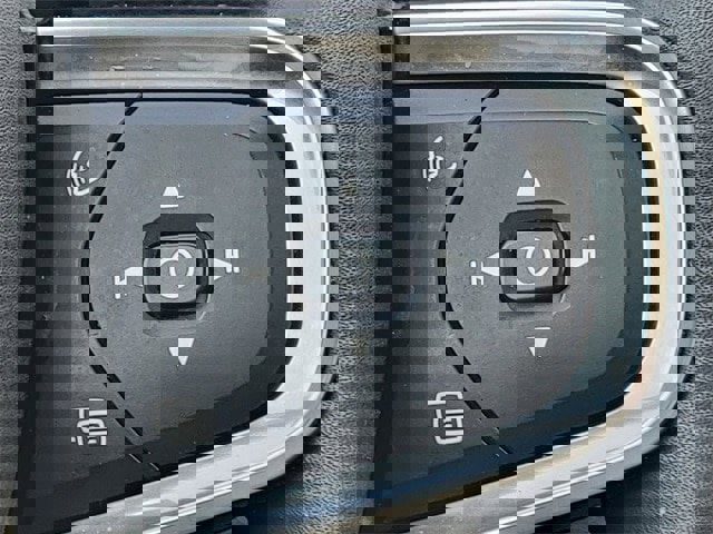 Used 2023 Volvo XC40 B5 Ultimate w/ Protection Package Premier image 34