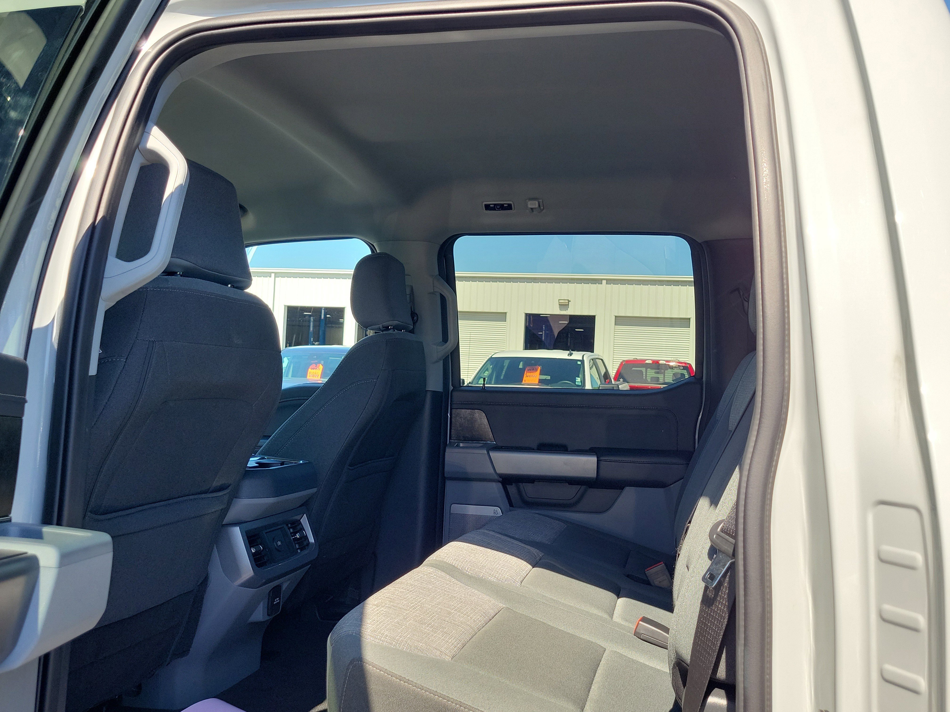 Certified 2025 Ford F250 XLT w/ Black Appearance Package AWD/4WD image 11