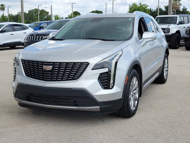 Used 2022 Cadillac XT4 Premium Luxury w/ Technology Package FWD image 3