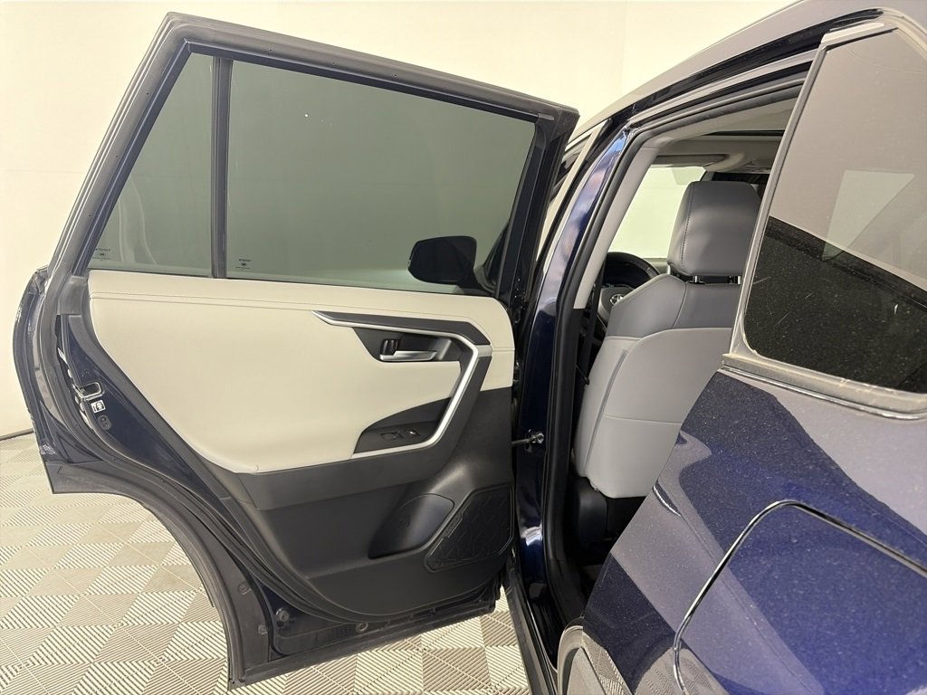 Used 2020 Toyota RAV4 Limited image 12