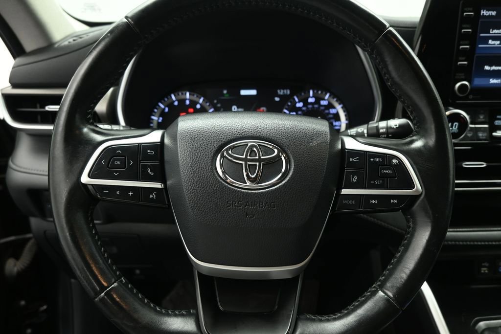 Used 2022 Toyota Highlander XLE FWD image 14