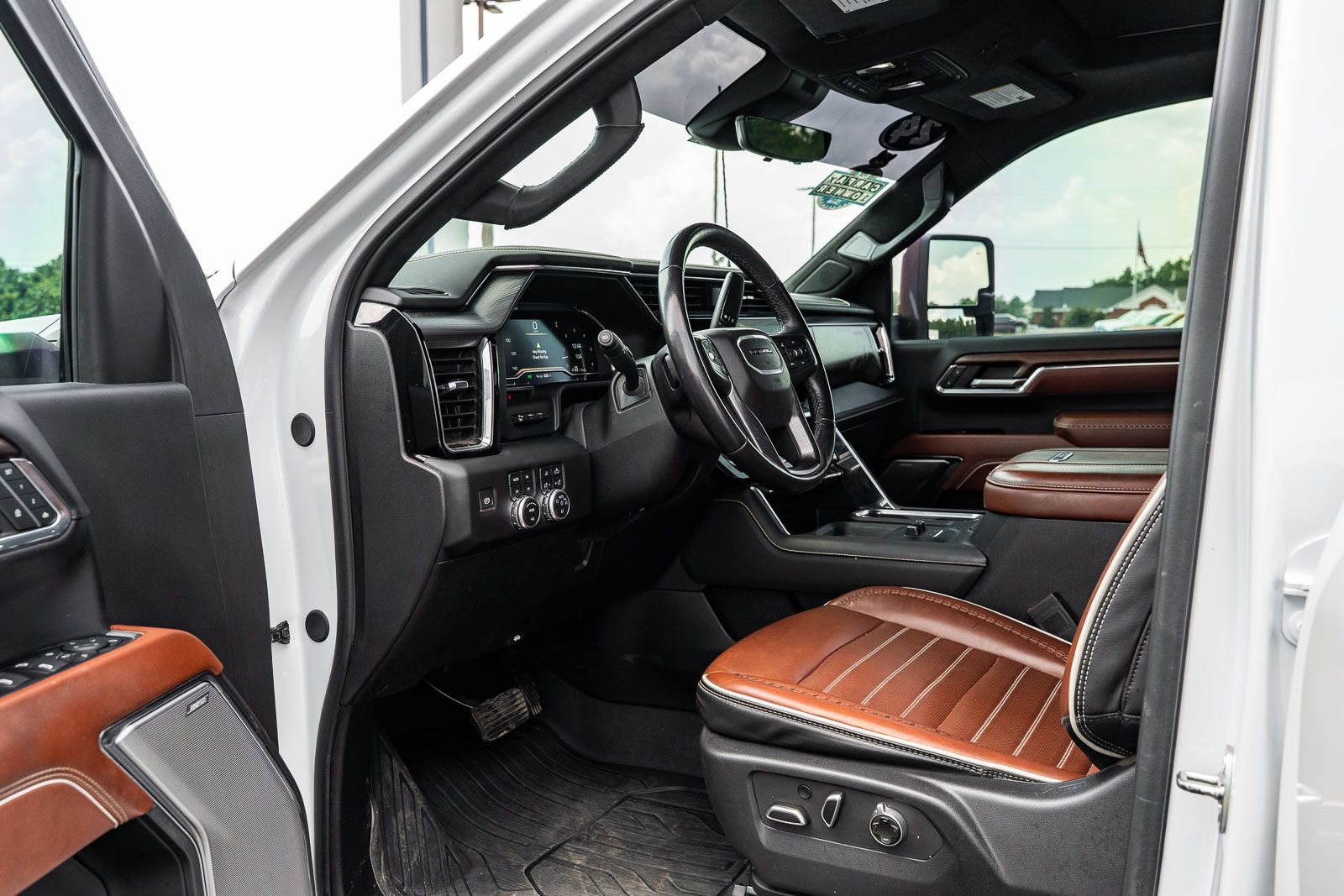 Used 2024 GMC Sierra 2500 Denali Ultimate w/ Max Trailering Package AWD/4WD image 18