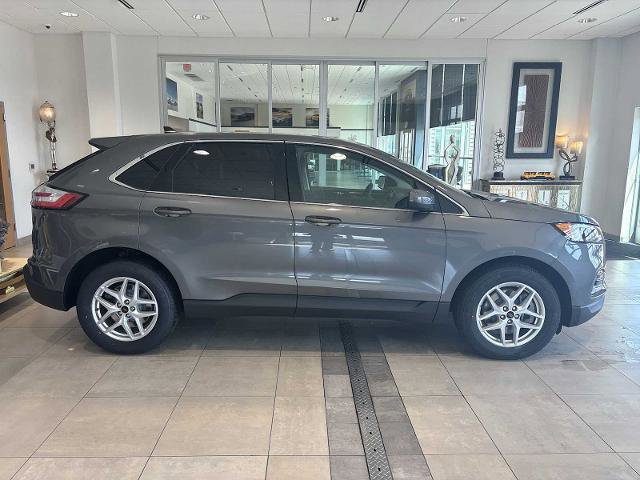 Certified 2024 Ford Edge SEL w/ Convenience Package AWD/4WD image 2