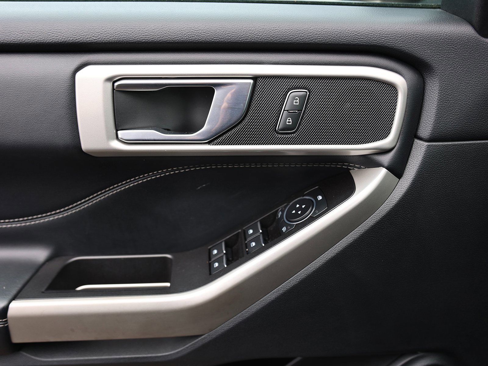 Certified 2022 Ford Explorer XLT w/ Class IV Trailer Tow Package image 37