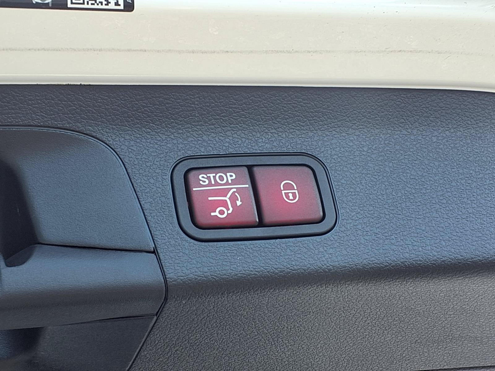 Used 2023 Mercedes-Benz GLS 450 4MATIC image 31