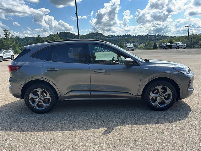 Certified 2023 Ford Escape ST-Line w/ Tech Pack #1 AWD/4WD image 5