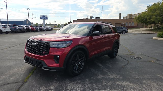 Certified 2025 Ford Explorer ST AWD/4WD image 3