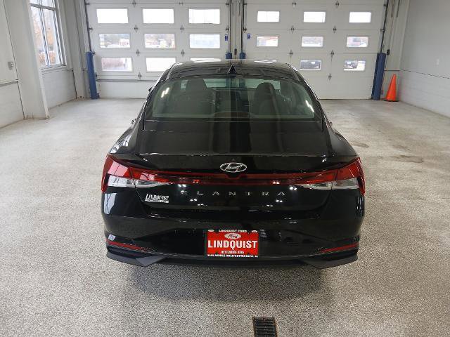 Used 2022 Hyundai Elantra SEL w/ Convenience Package image 4