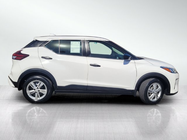 Used 2023 Nissan Kicks S FWD image 3