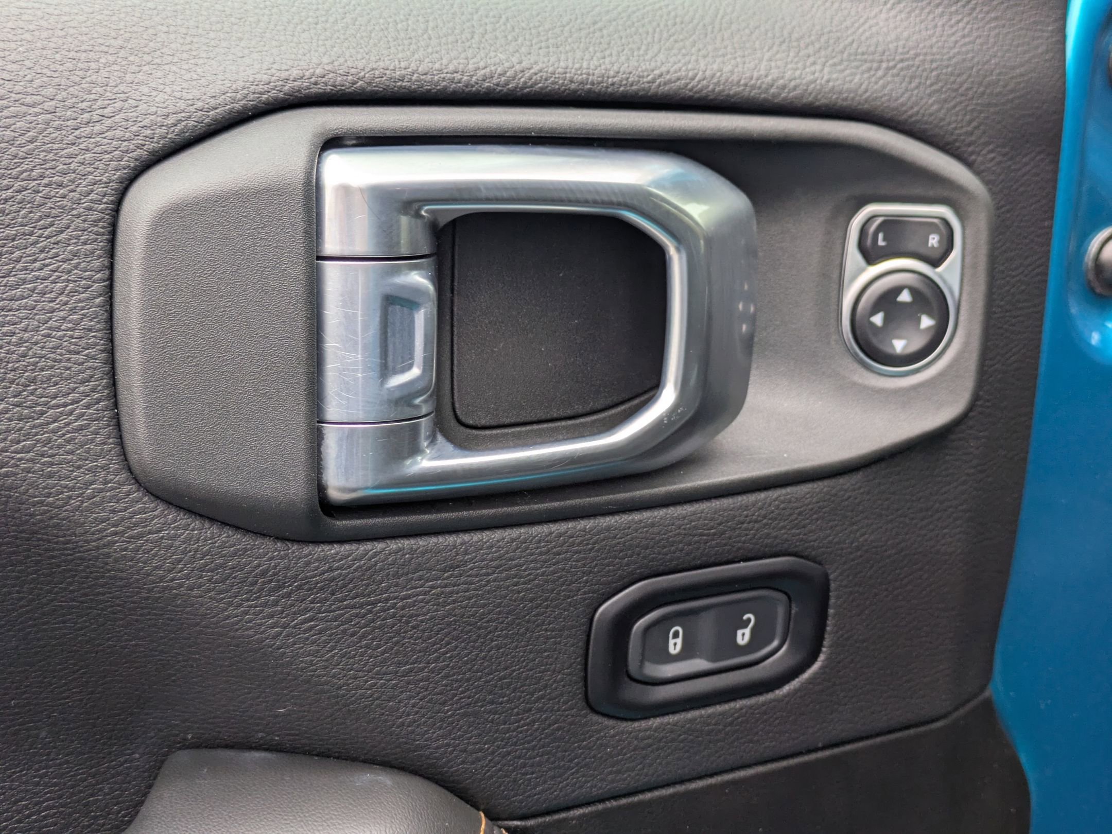 Used 2024 Jeep Wrangler Unlimited Sahara w/ Technology Group image 11