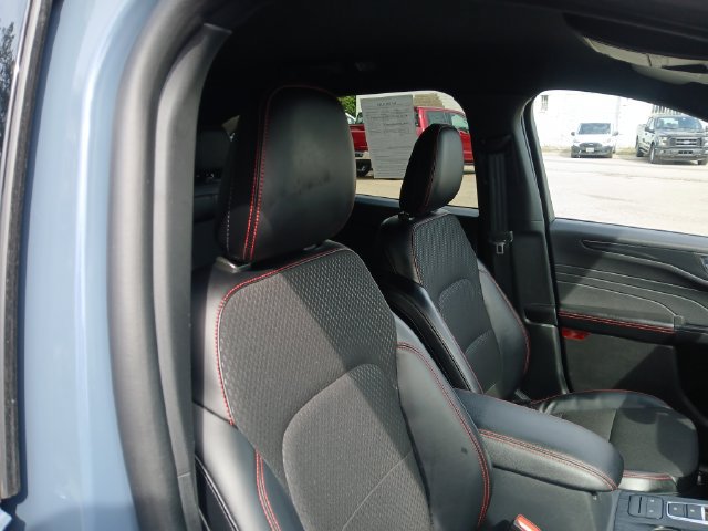 Certified 2025 Ford Escape ST-Line Select AWD/4WD image 49