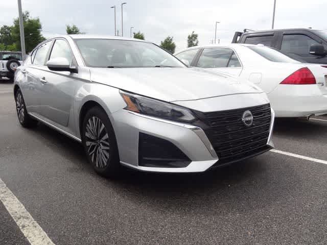 Used 2023 Nissan Altima 2.5 SV FWD image 3