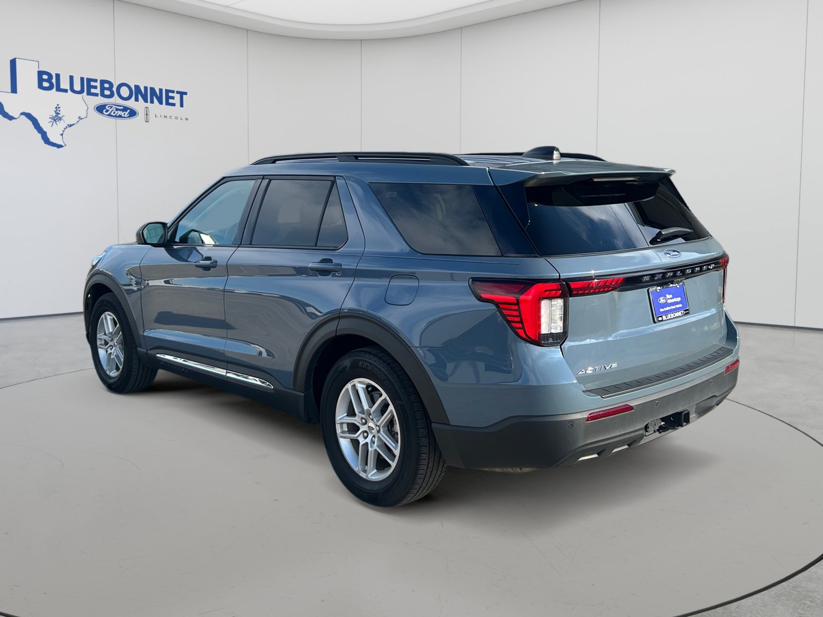 Certified 2025 Ford Explorer Active RWD image 7