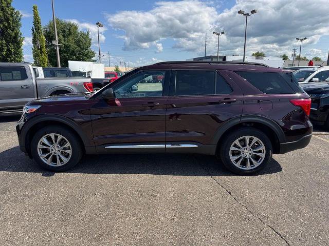 Certified 2023 Ford Explorer XLT w/ Equipment Group 202A AWD/4WD image 3