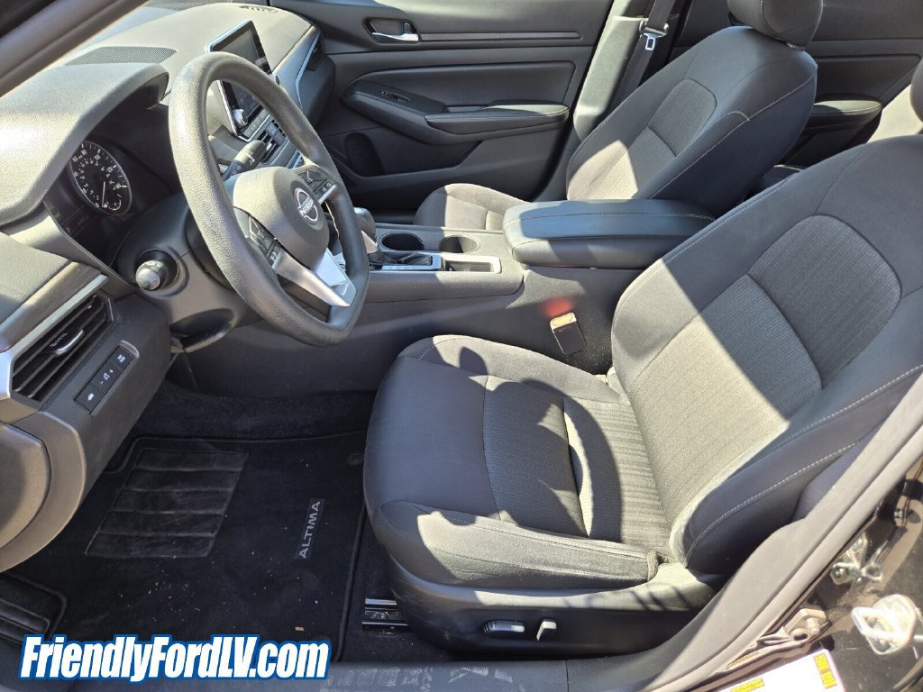 Used 2025 Nissan Altima 2.5 SV FWD image 5