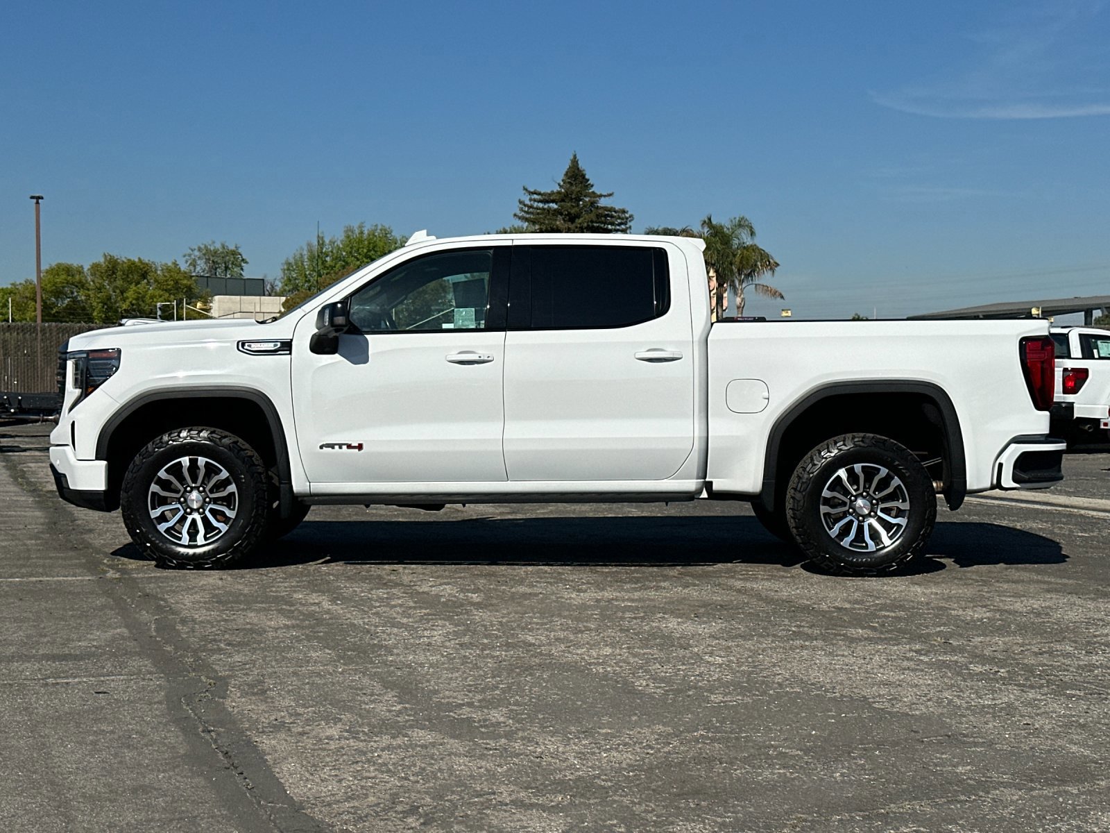 Used 2022 GMC Sierra 1500 AT4 w/ AT4 Premium Package image 2