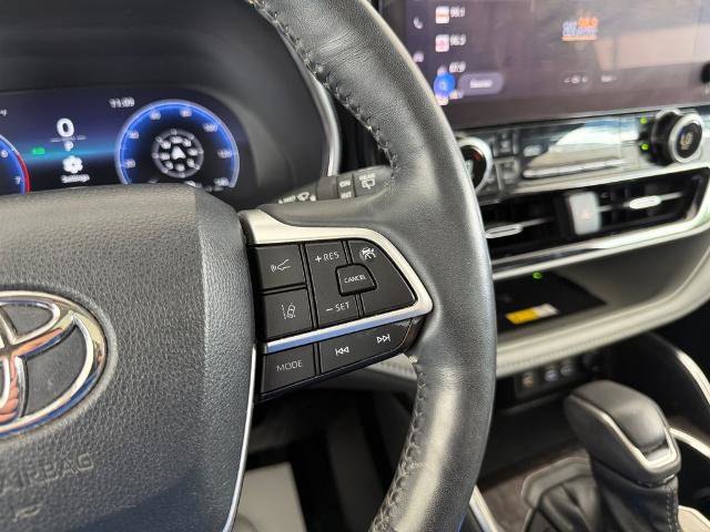 Used 2023 Toyota Highlander Platinum FWD image 17