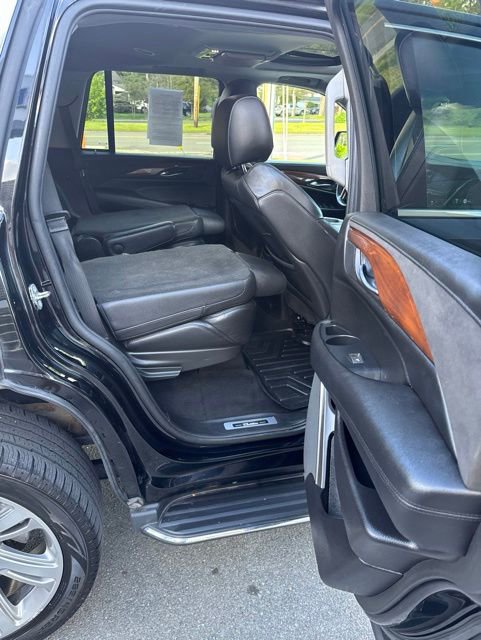 Used 2018 Cadillac Escalade Luxury AWD/4WD image 19