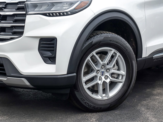 Certified 2025 Ford Explorer Active AWD/4WD image 3