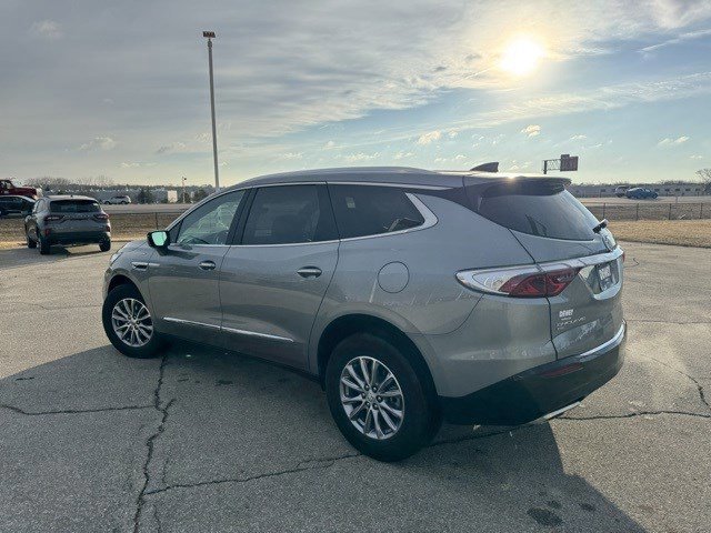 Used 2024 Buick Enclave Premium image 3