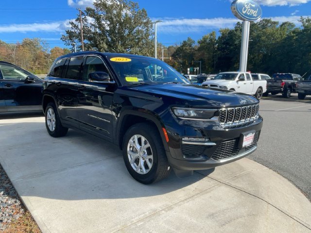 Used 2023 Jeep Grand Cherokee Limited AWD/4WD image 1