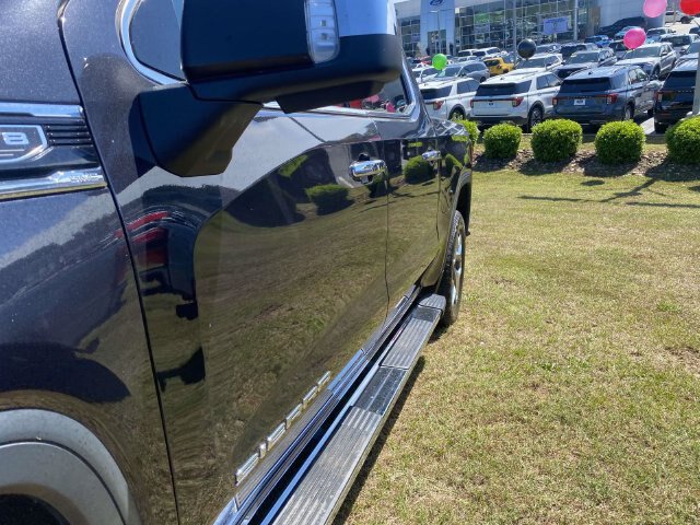 Used 2023 GMC Sierra 1500 SLT w/ SLT Premium Package AWD/4WD image 4
