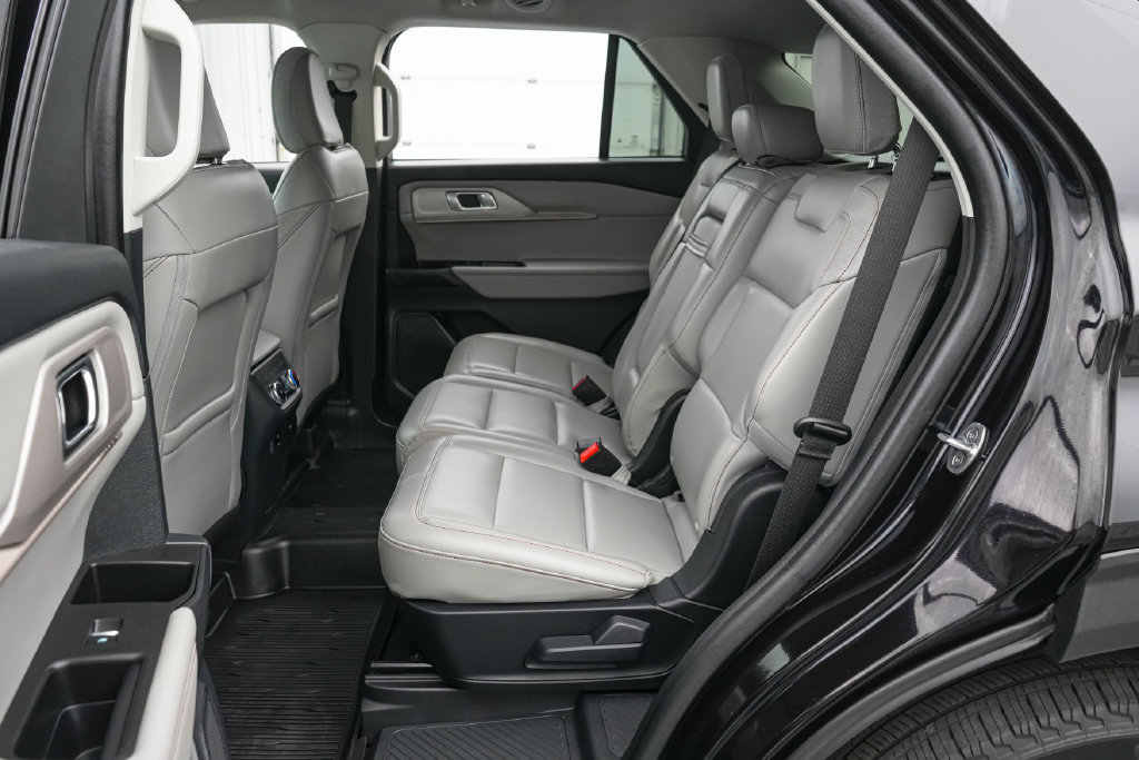 Certified 2025 Ford Explorer Active w/ Active Comfort Package AWD/4WD image 19